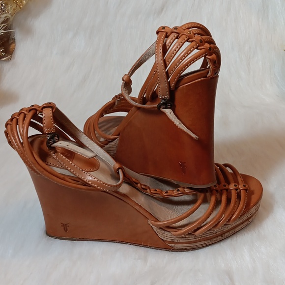 Frye Shay Strappy T / Tan Wedge Sandal Heel Size 10M - Picture 3 of 12